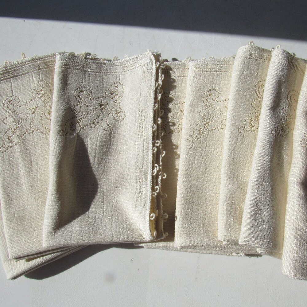 Set of 7 Beige Floral Napkins